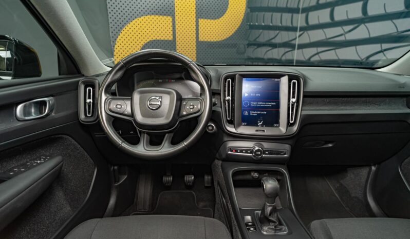 
								VOLVO XC40 T3 full									