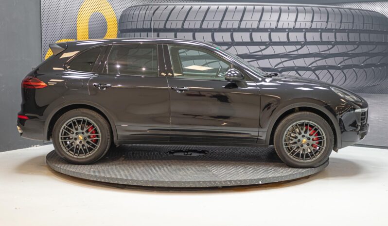 
								Porsche Cayenne full									