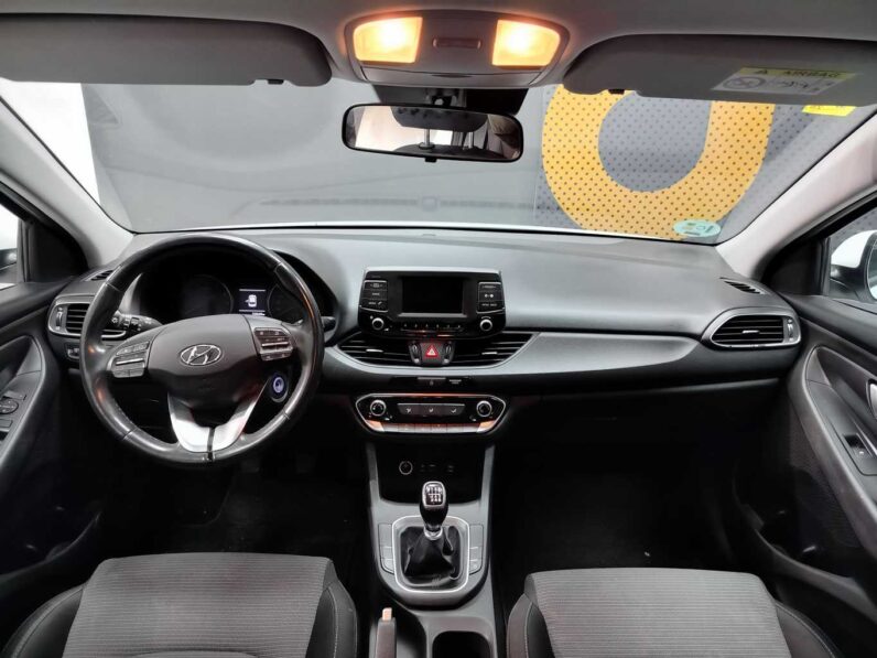 								Hyundai i30 full									