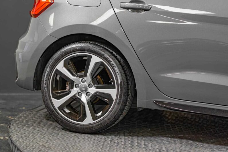 								Audi A1 full									