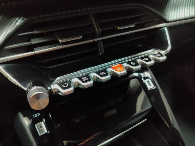 								Peugeot 2008 full									