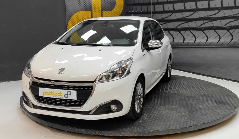 								Peugeot 208 full									