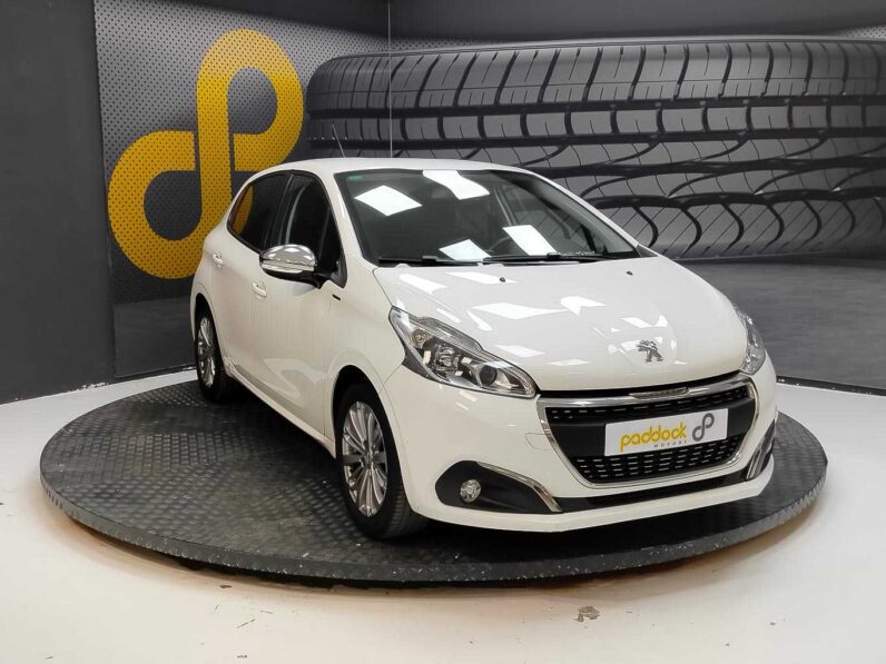								Peugeot 208 full									