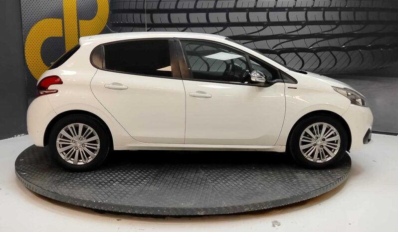 								Peugeot 208 full									