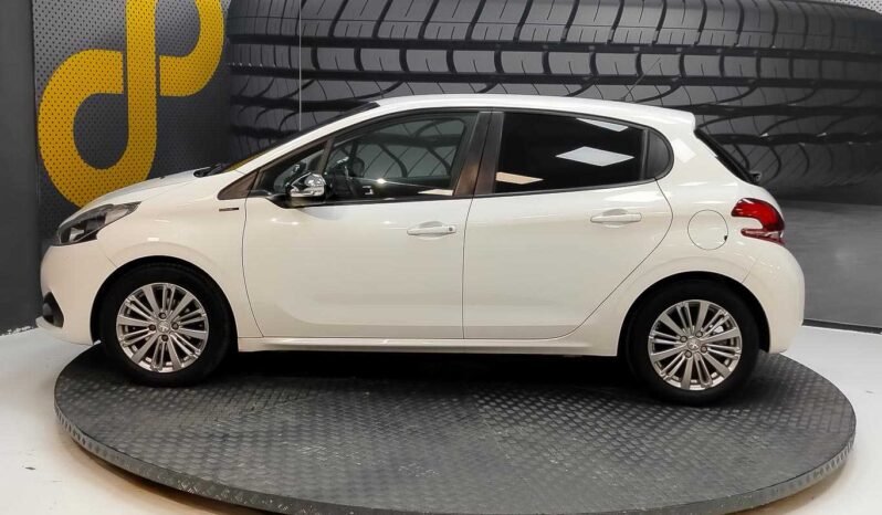 								Peugeot 208 full									
