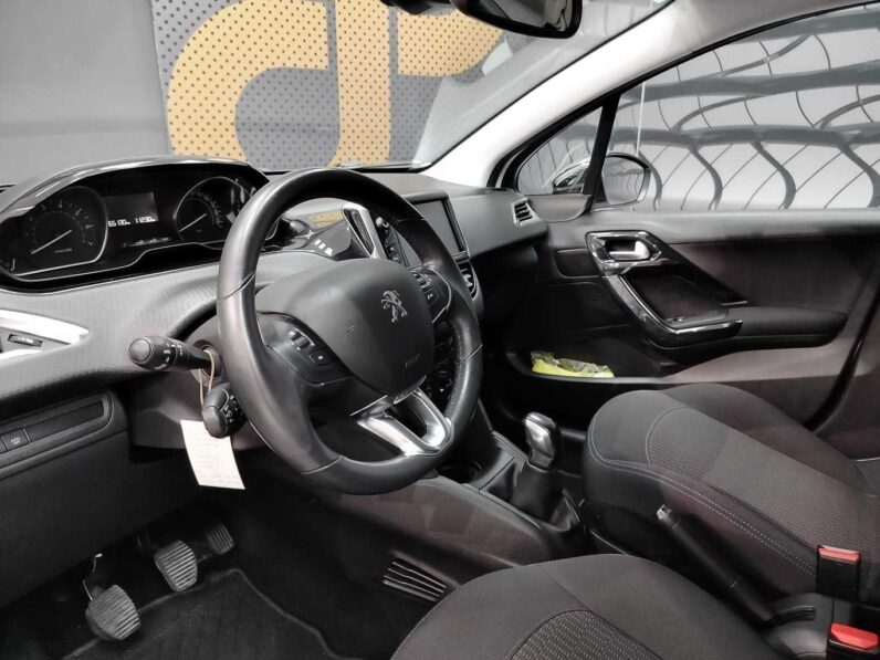 								Peugeot 208 full									