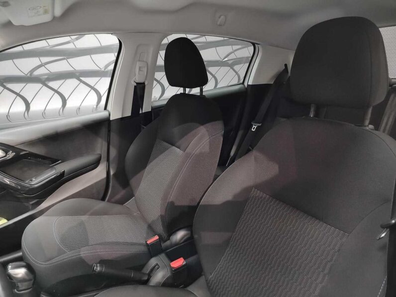 								Peugeot 208 full									