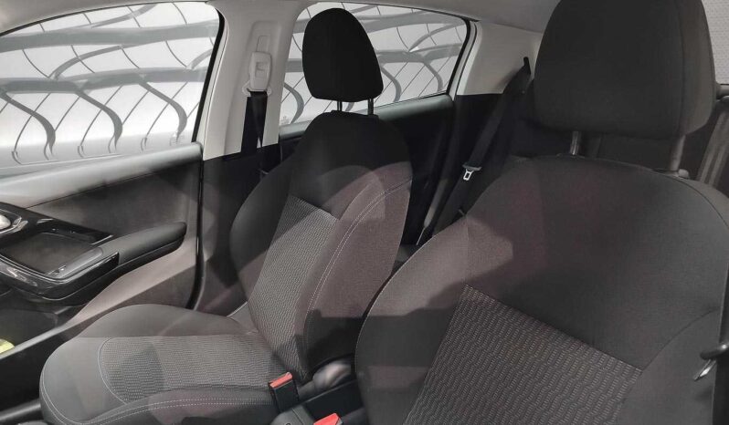 								Peugeot 208 full									