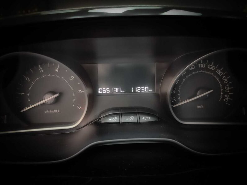 								Peugeot 208 full									