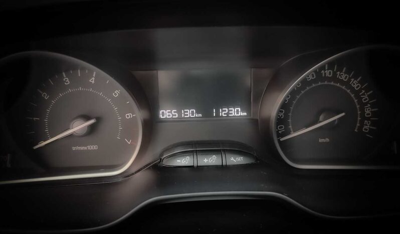 								Peugeot 208 full									