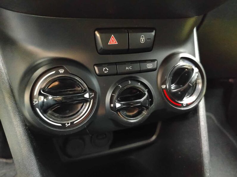 								Peugeot 208 full									