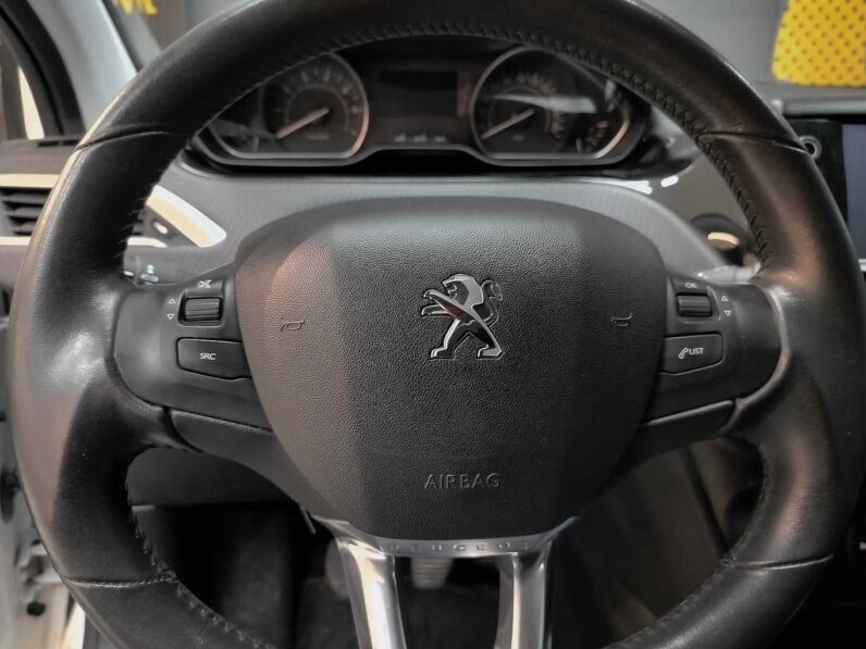 								Peugeot 208 full									