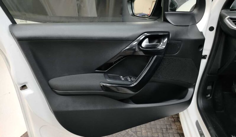 								Peugeot 208 full									