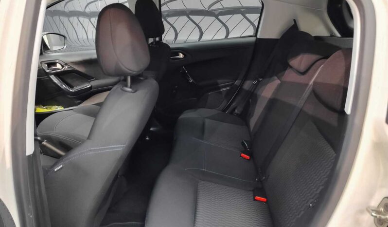								Peugeot 208 full									