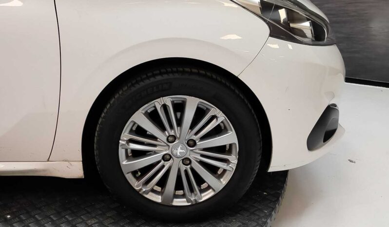 								Peugeot 208 full									