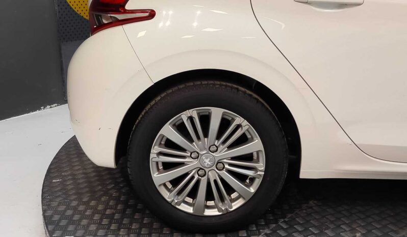 								Peugeot 208 full									