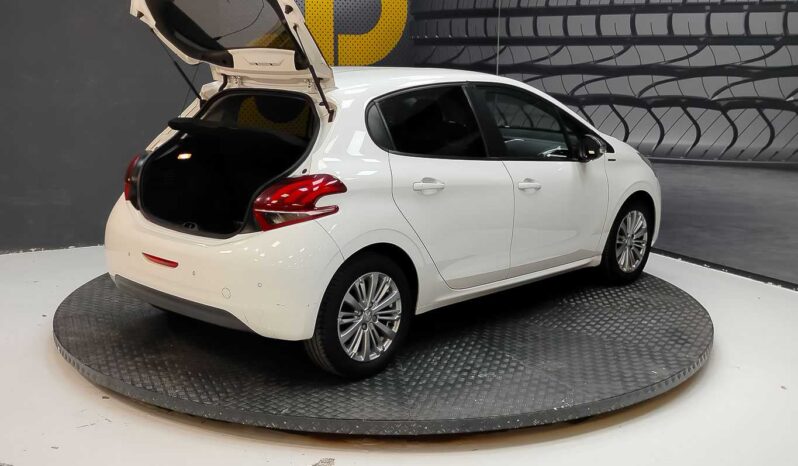 								Peugeot 208 full									