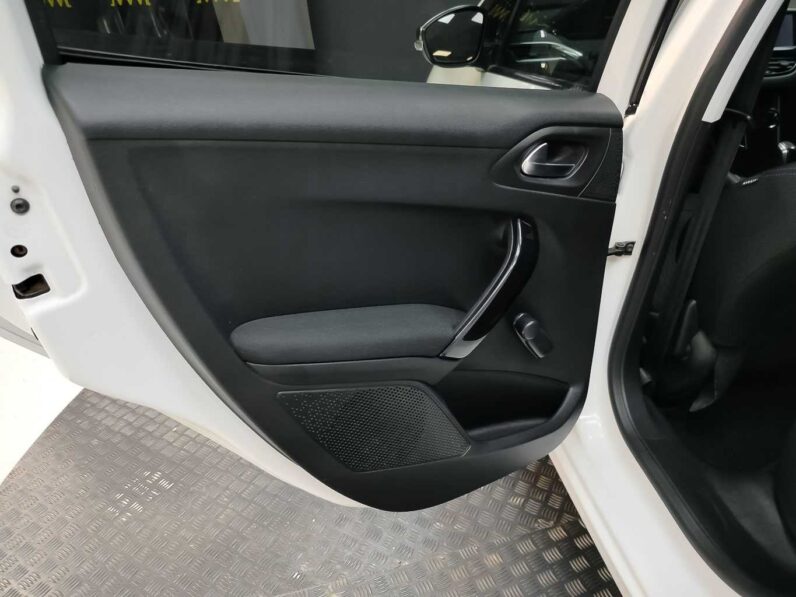 								Peugeot 208 full									