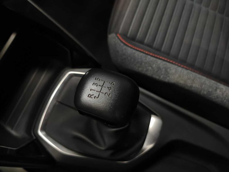 								Peugeot 2008 full									