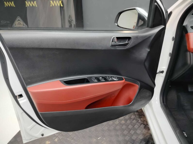 								Hyundai i10 full									