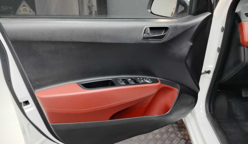 								Hyundai i10 full									