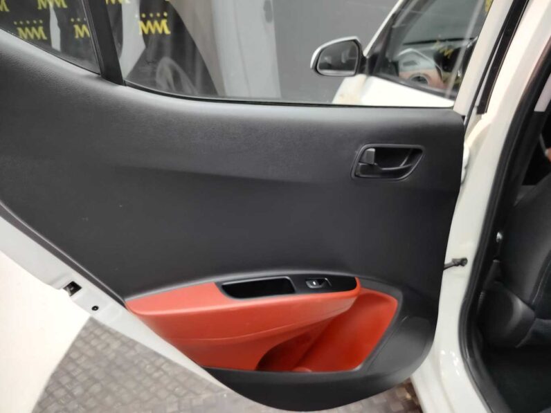 								Hyundai i10 full									