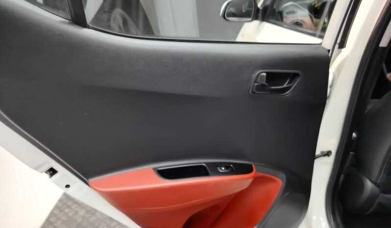 								Hyundai i10 full									