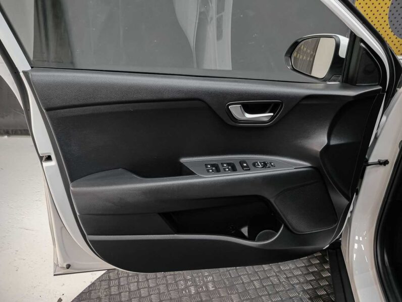 								Kia Stonic full									