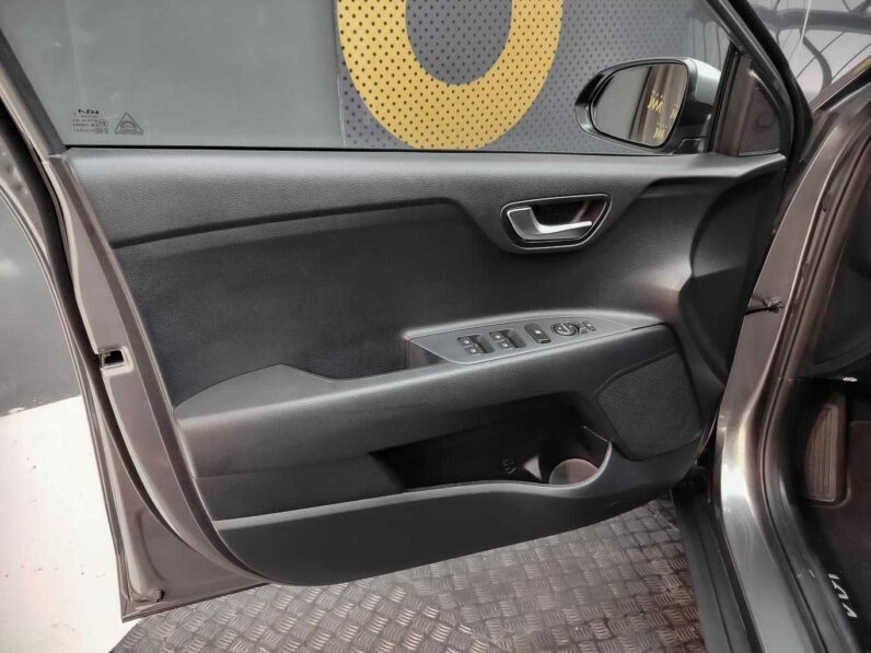 								Kia Stonic full									