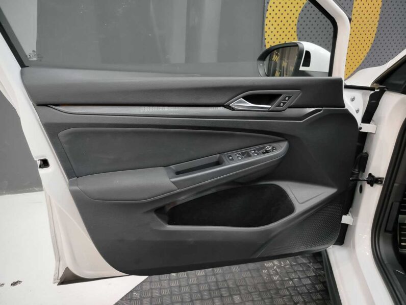 								Volkswagen Golf full									