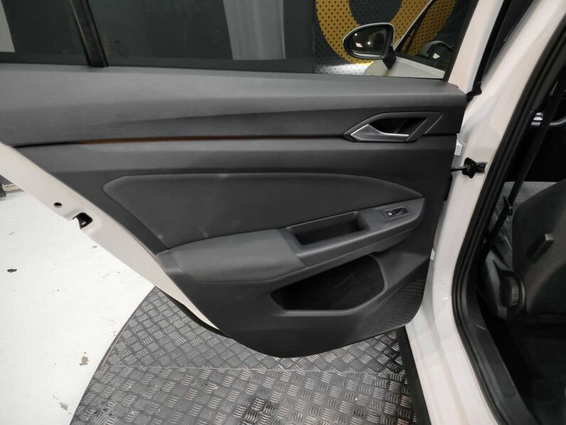 								Volkswagen Golf full									