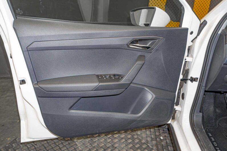 								SEAT Arona full									