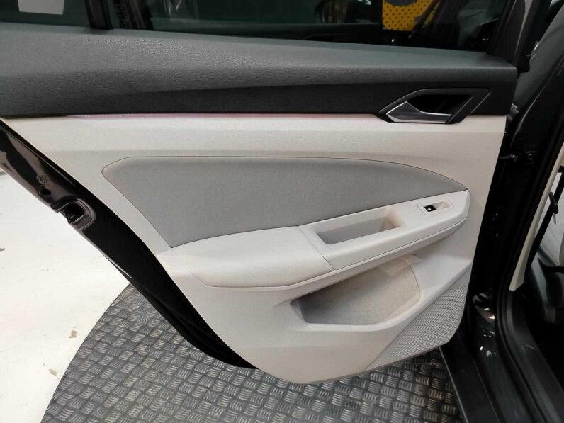 								Volkswagen Golf full									