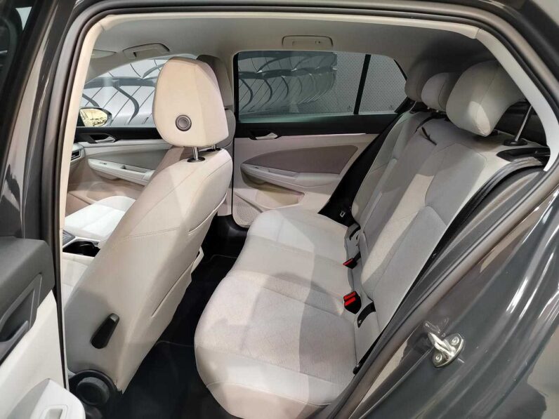 								Volkswagen Golf full									