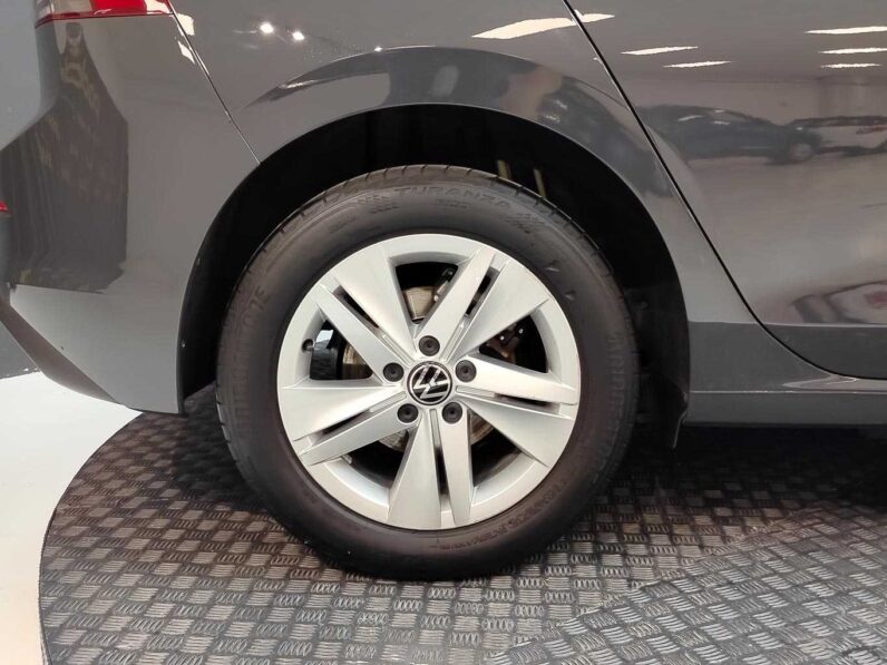 								Volkswagen Golf full									