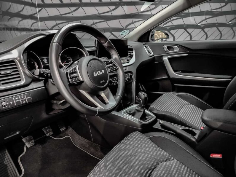 								Kia XCeed full									