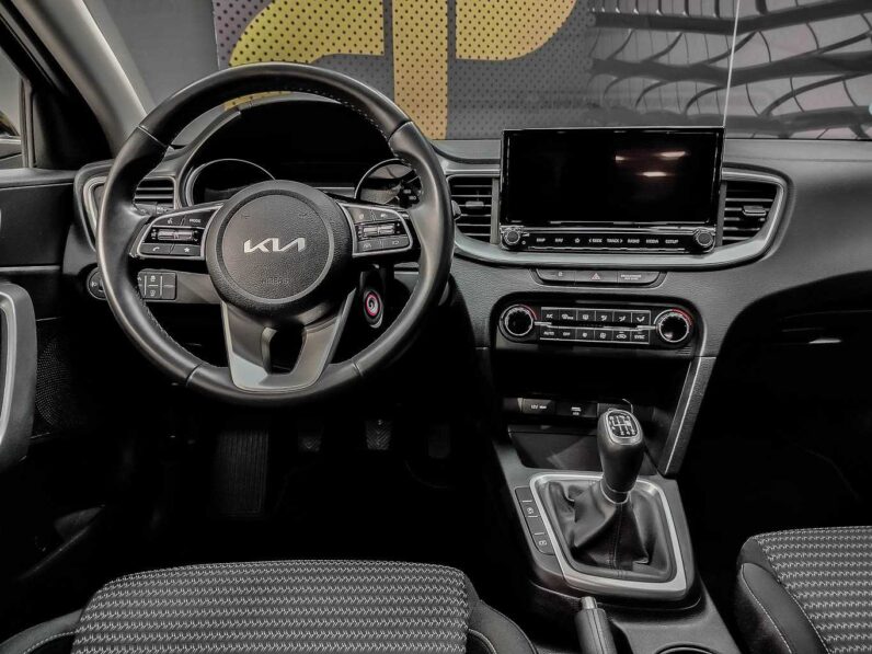 								Kia XCeed full									