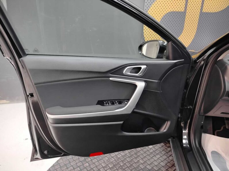 								Kia XCeed full									