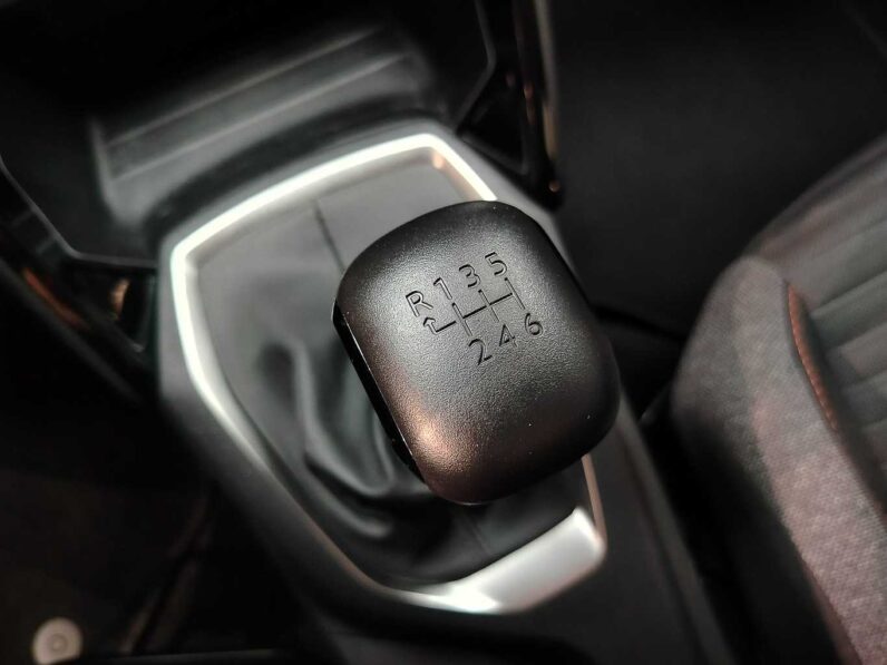 								Peugeot 2008 full									