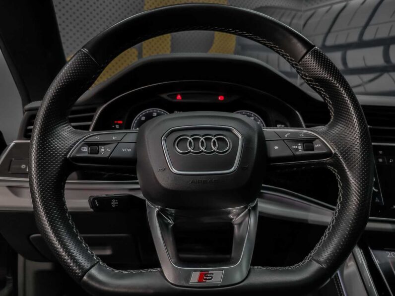 								Audi Q8 full									