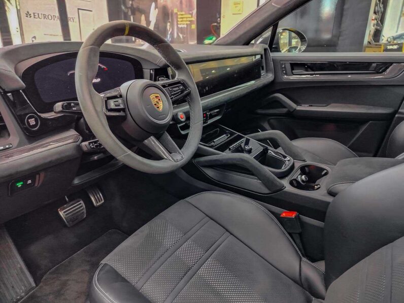 								Porsche Cayenne full									