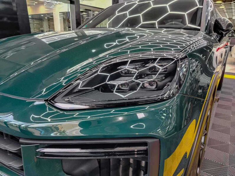 								Porsche Cayenne full									