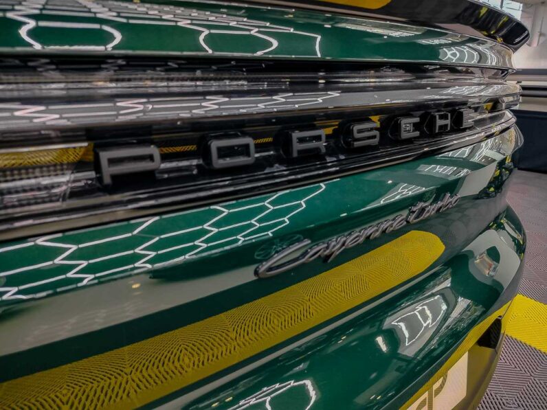 								Porsche Cayenne full									