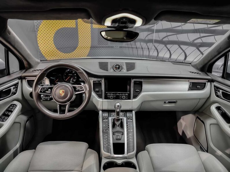 								Porsche Macan full									