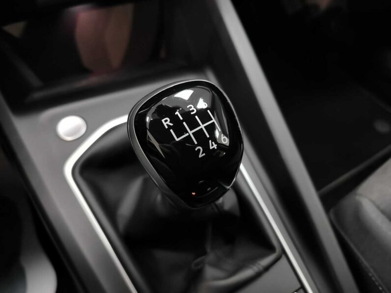 								Volkswagen Golf full									