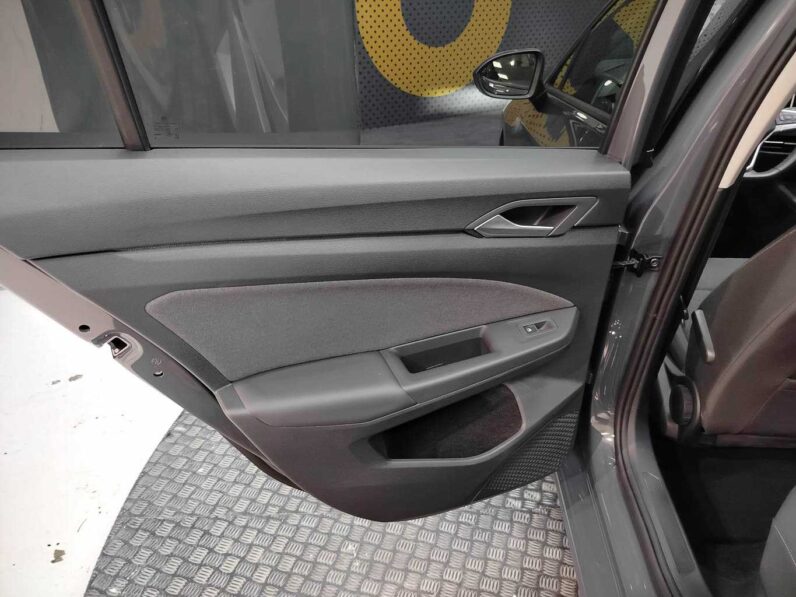 								Volkswagen Golf full									