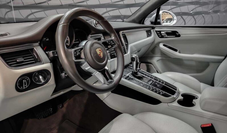								Porsche Macan full									