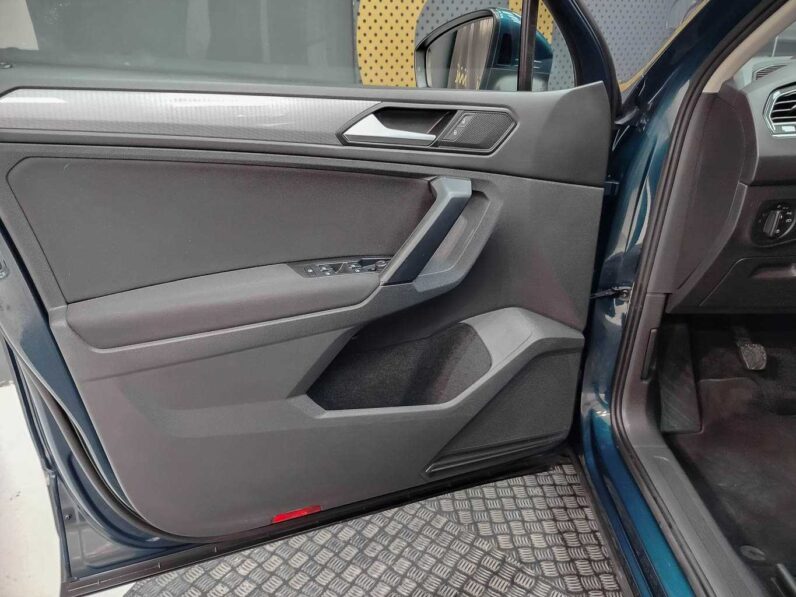 								Volkswagen Tiguan full									