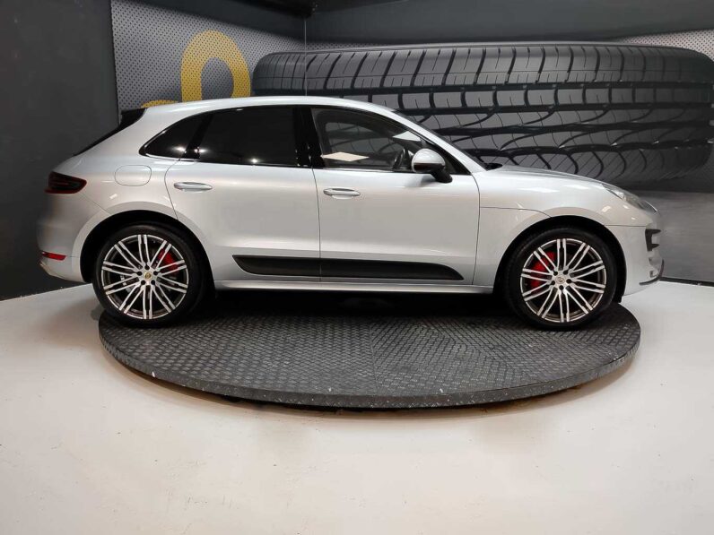
								Porsche Macan full									