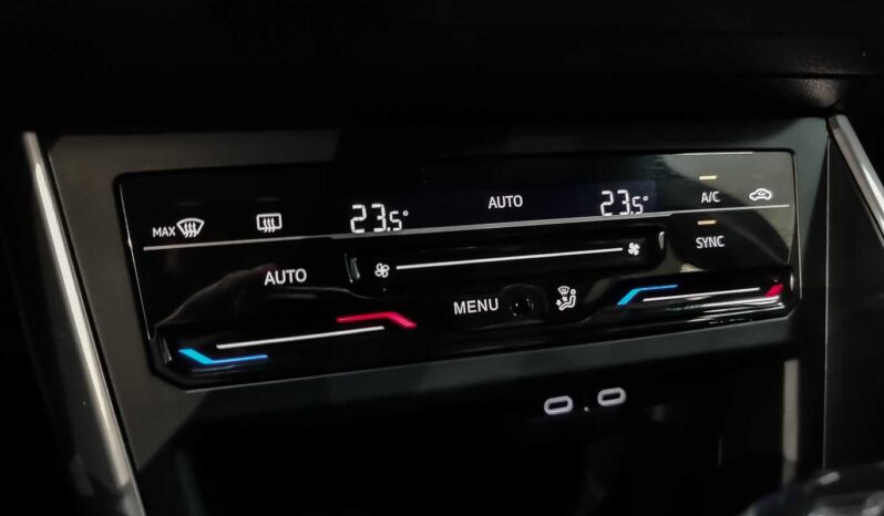 
								Volkswagen Taigo full									